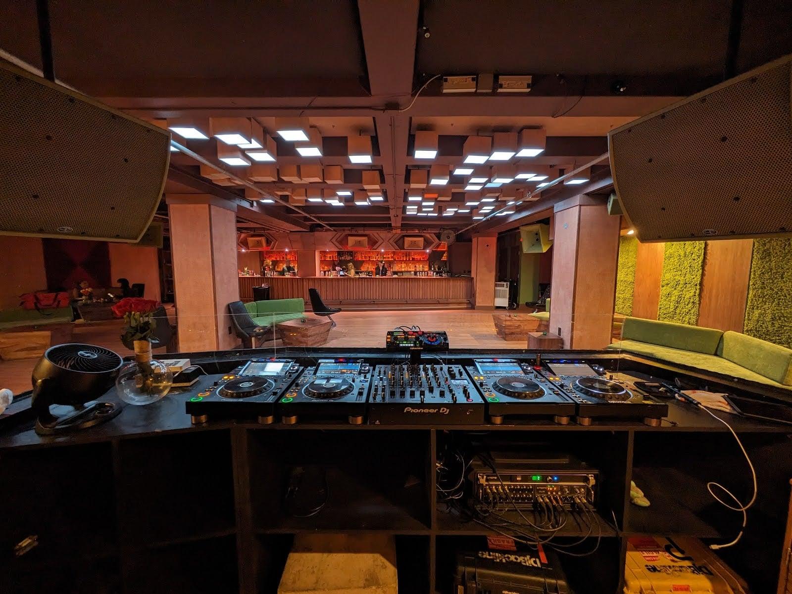 Jolene Sound Room