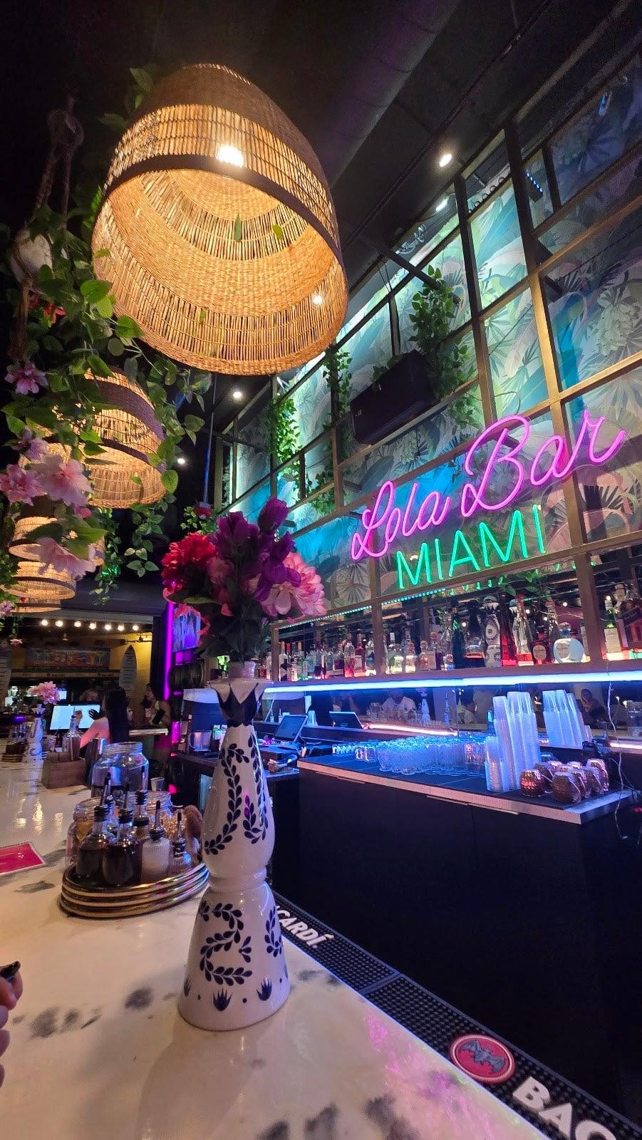 Lola bar