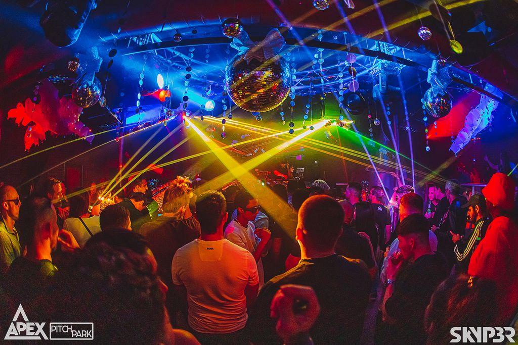 Lvlone Night Club & Lounge