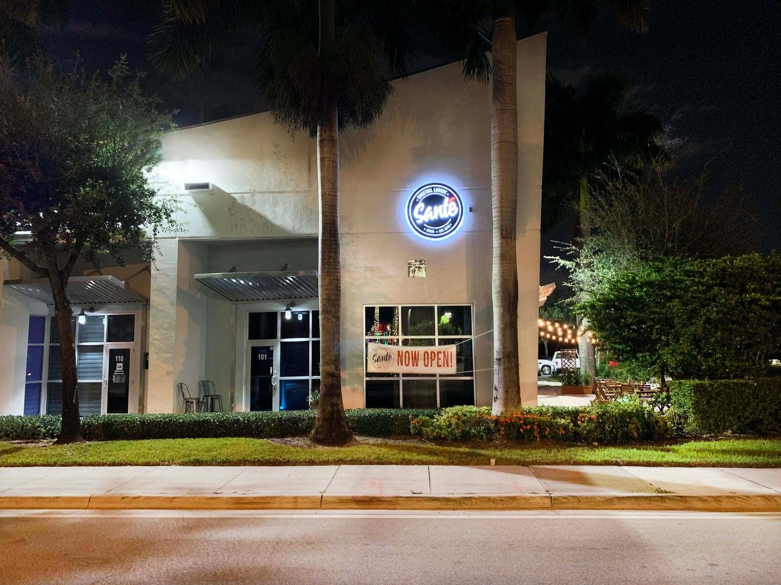 Santé Cocktail Lounge