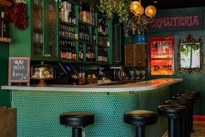 Victoria's Vinos y Vermuteria