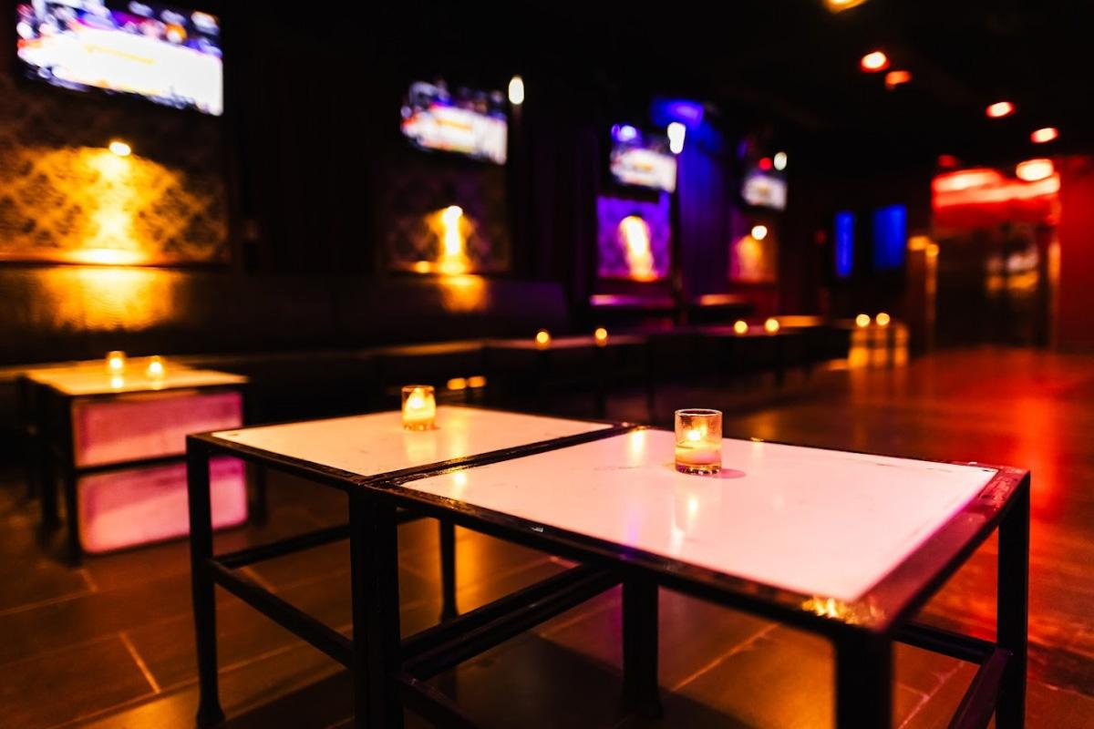 Bar 13